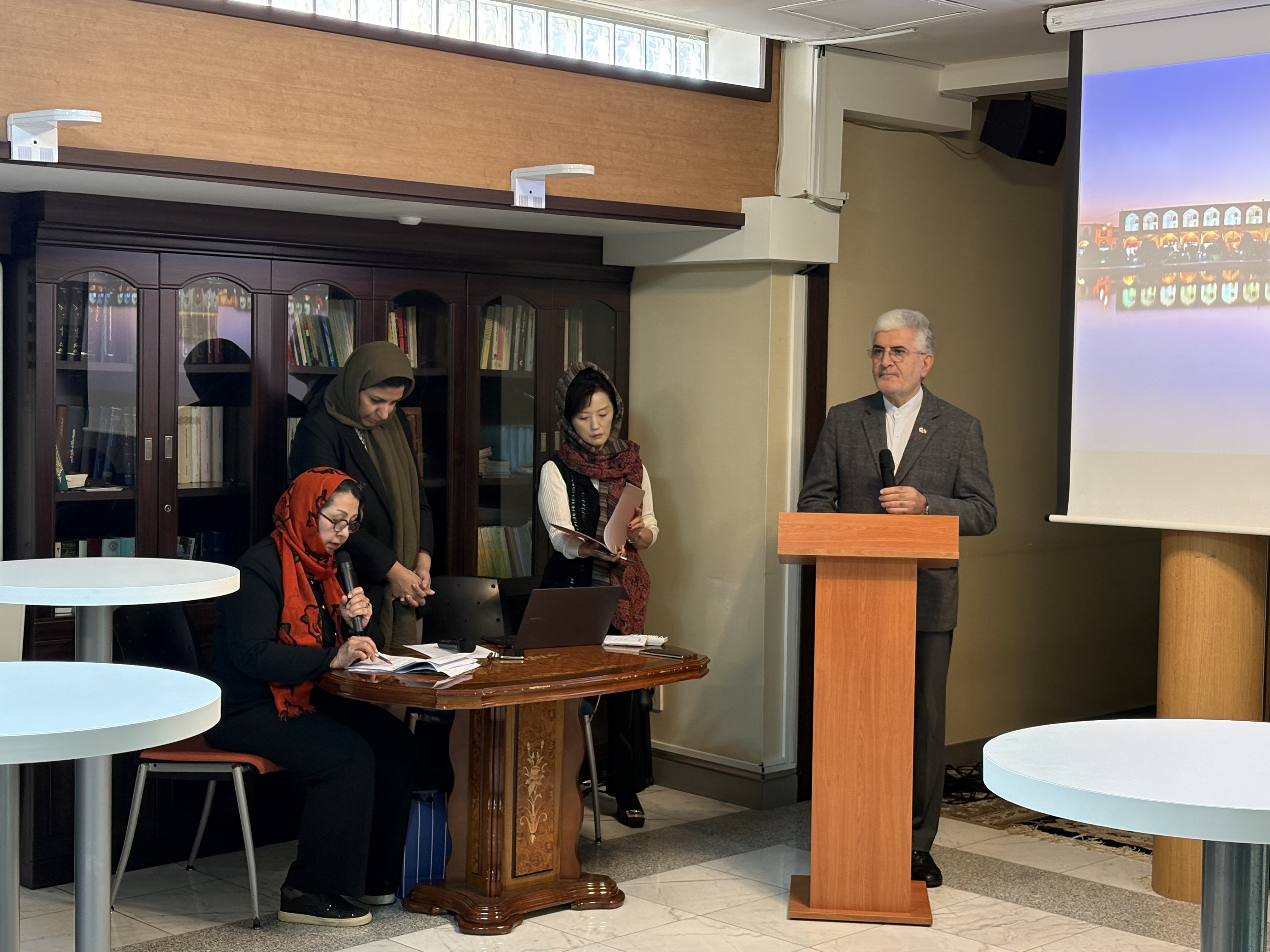 이란 대사관 견학 1번째 첨부파일 이미지